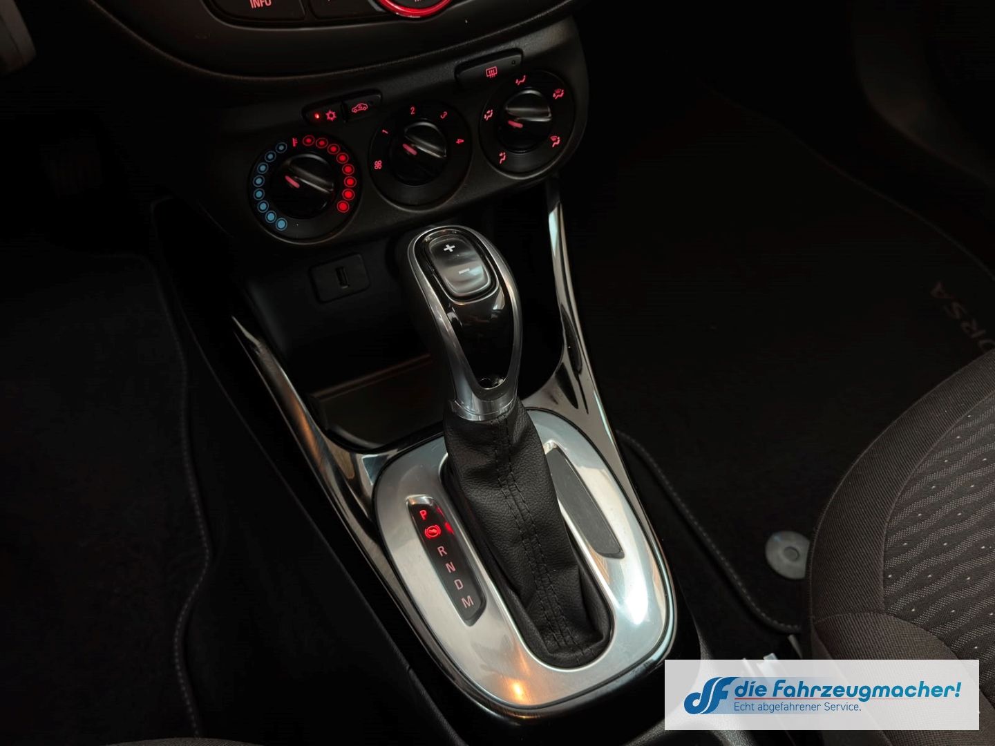 Fahrzeugabbildung Opel Corsa E drive Automati SHZ LenkradH Temp PDC Ber
