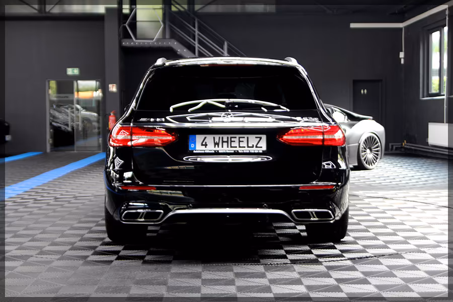 Mercedes-Benz E 63 AMG NAVI / CAM / PDC / LEDER