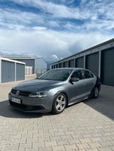 Volkswagen VW Jetta 2011 1.6TDI - Volkswagen Jetta: V6