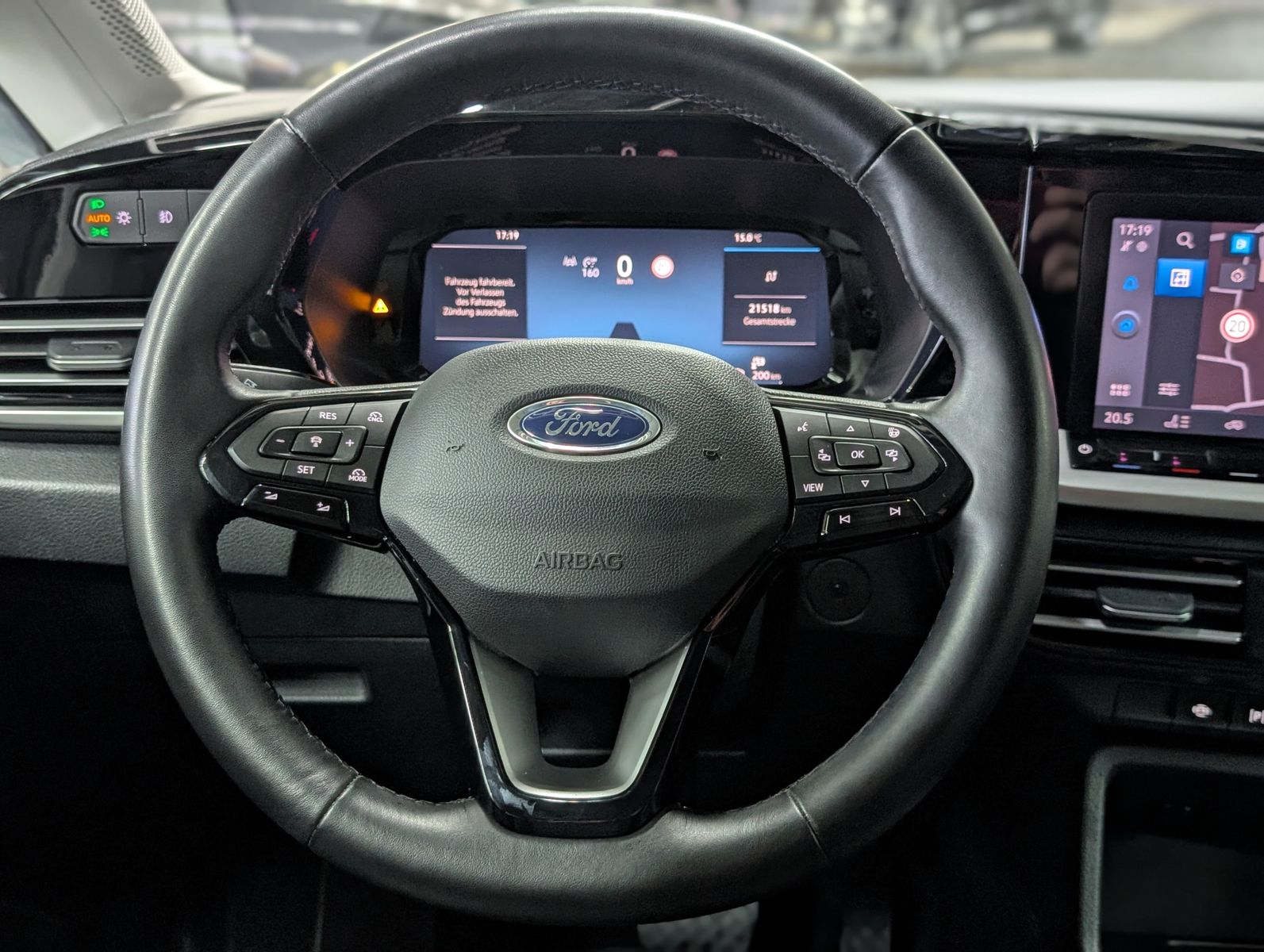 Fahrzeugabbildung Ford Tourneo Connect L2 Titanium 7-Sit Bi-LED Cam AHK