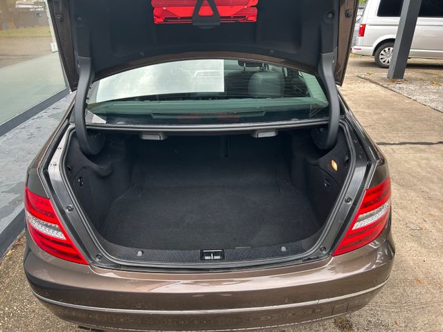 Fahrzeugabbildung Mercedes-Benz C 180 Avantgarde Auto.+AHK+Navi+Xenon+Teilleder+