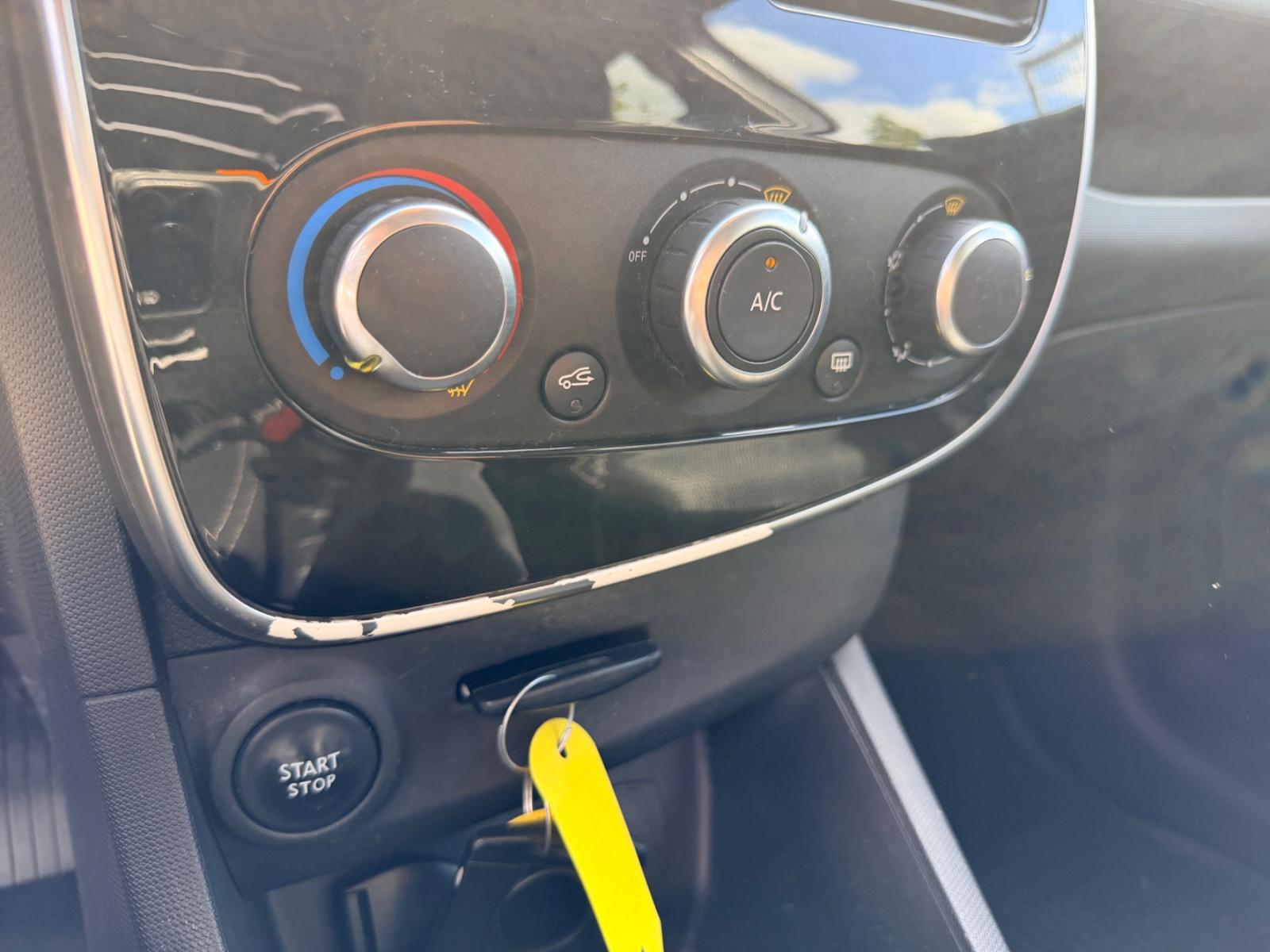 Renault Clio 2015 — photo 10