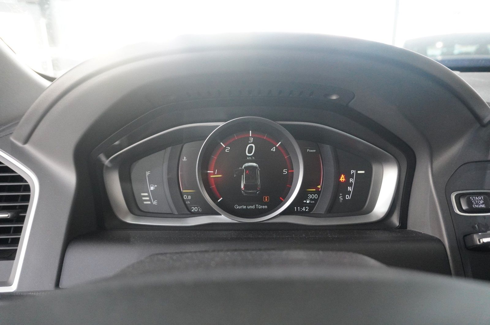 Fahrzeugabbildung Volvo XC 60 MOMENTUM 2WD NAVI/BI-XENON/SHZ/KAMERA/TEMP