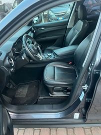 Alfa-Romeo Stelvio - 11