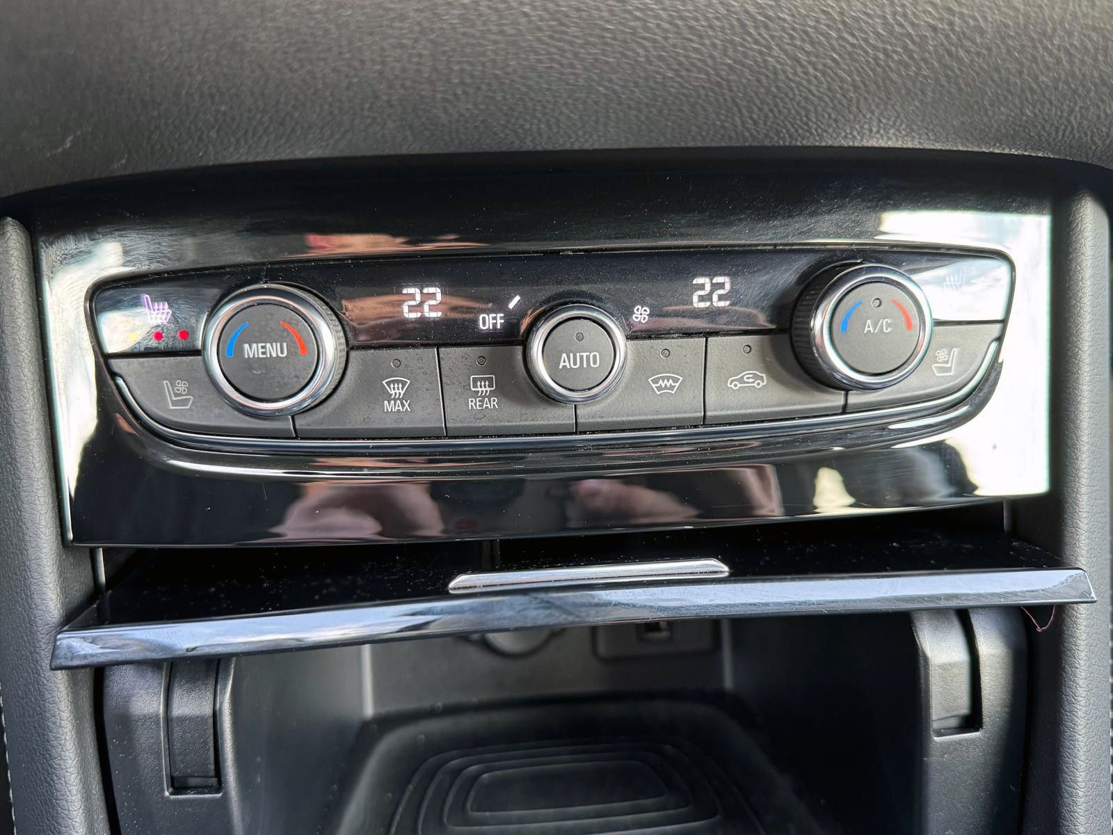 Fahrzeugabbildung Opel Grandland (X) Plug-In Ultimate LED AHK 360° SHZ