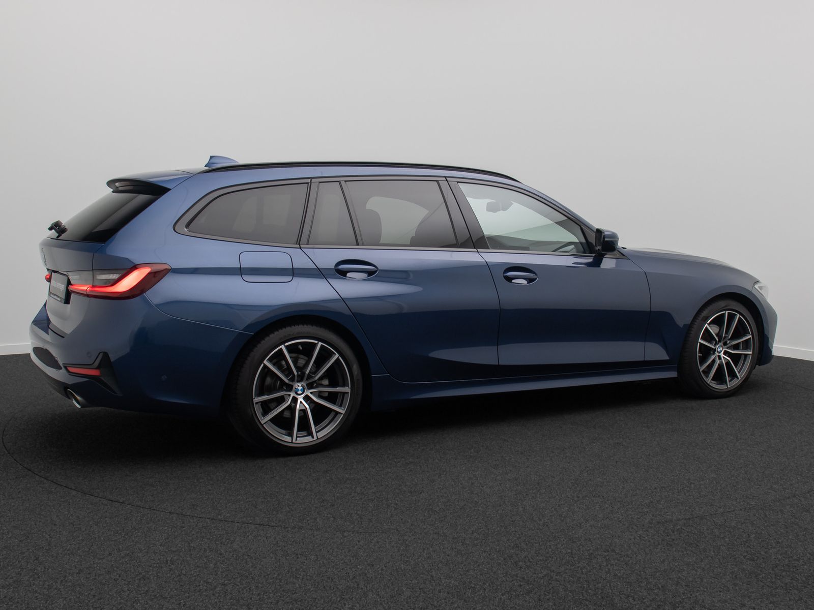 Fahrzeugabbildung BMW 320d SportLine Alarm DAB HiFi Komfort Kamera 18"