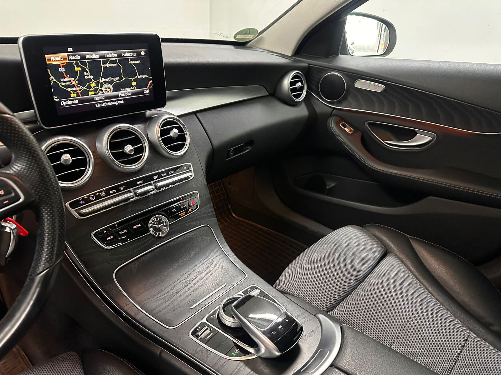 Fahrzeugabbildung Mercedes-Benz C 220 d 4MATIC T AVANTGARDE PANORAMA*DISTRO*