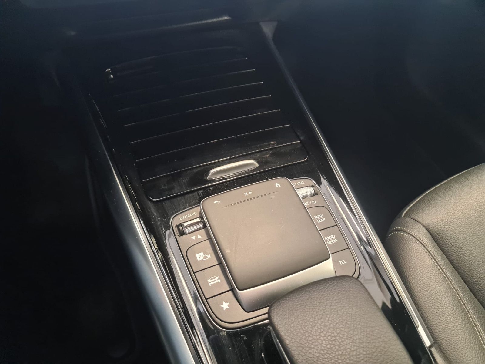 Fahrzeugabbildung Mercedes-Benz B 200 / KAMERA / NAVI / LED / AUTOMATIK