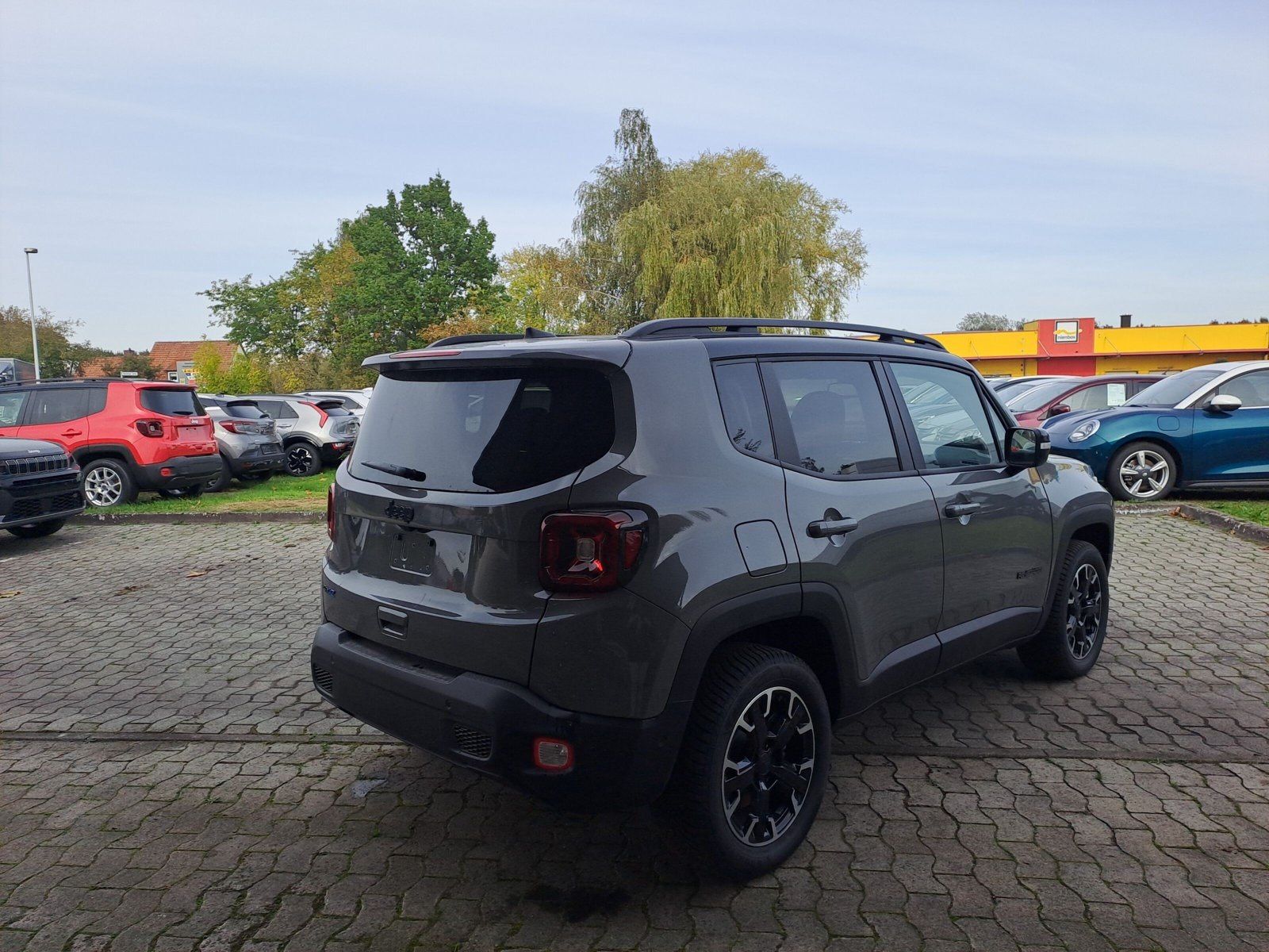 Fahrzeugabbildung Jeep Renegade High Upland Plug-In-Hybrid 4Xe