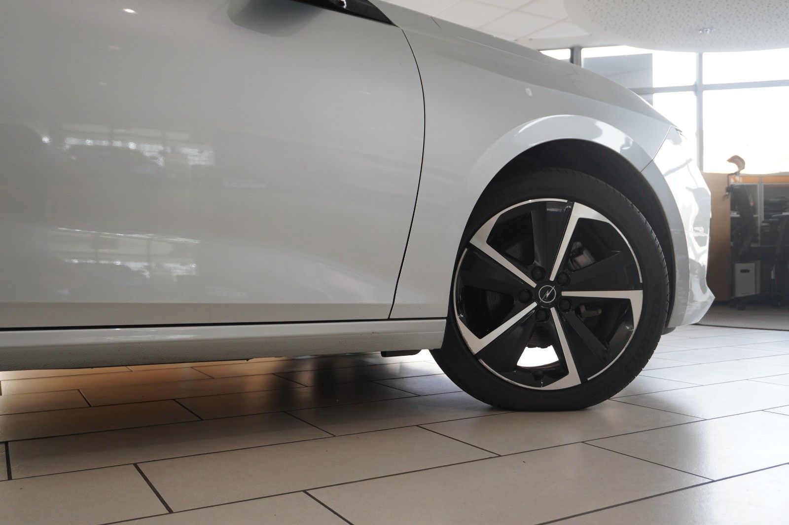 Fahrzeugabbildung Opel Astra L Lim. 1.2T GS SPORT NAVI/LED/360°/HUD/DAB