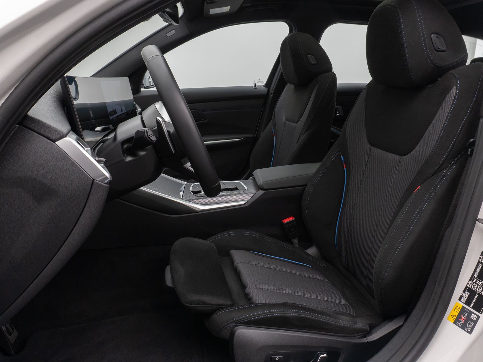 Fahrzeugabbildung BMW 330e M Sport Panorama 360°HUD DAB H/K AHK ACC