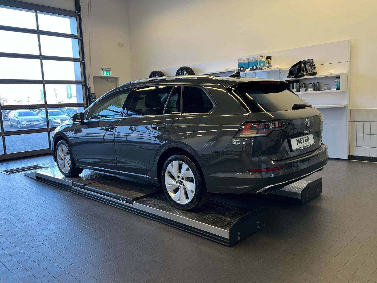 Fahrzeugabbildung Volkswagen Golf VIII Variant Style 1.5 eTSI DSG *IQ.Light,