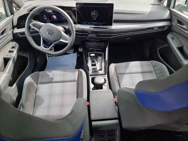Fahrzeugabbildung Volkswagen Golf VIII 1.5 eHybrid GTE IQ.LIGHT AHK NAVI KEYL