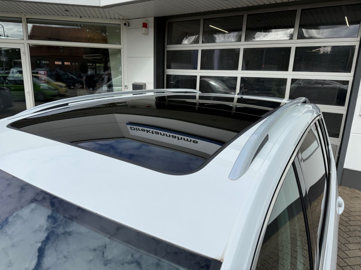 Fahrzeugabbildung Volkswagen Touran Highline BMT Sportpaket AHK Pano Navi LED