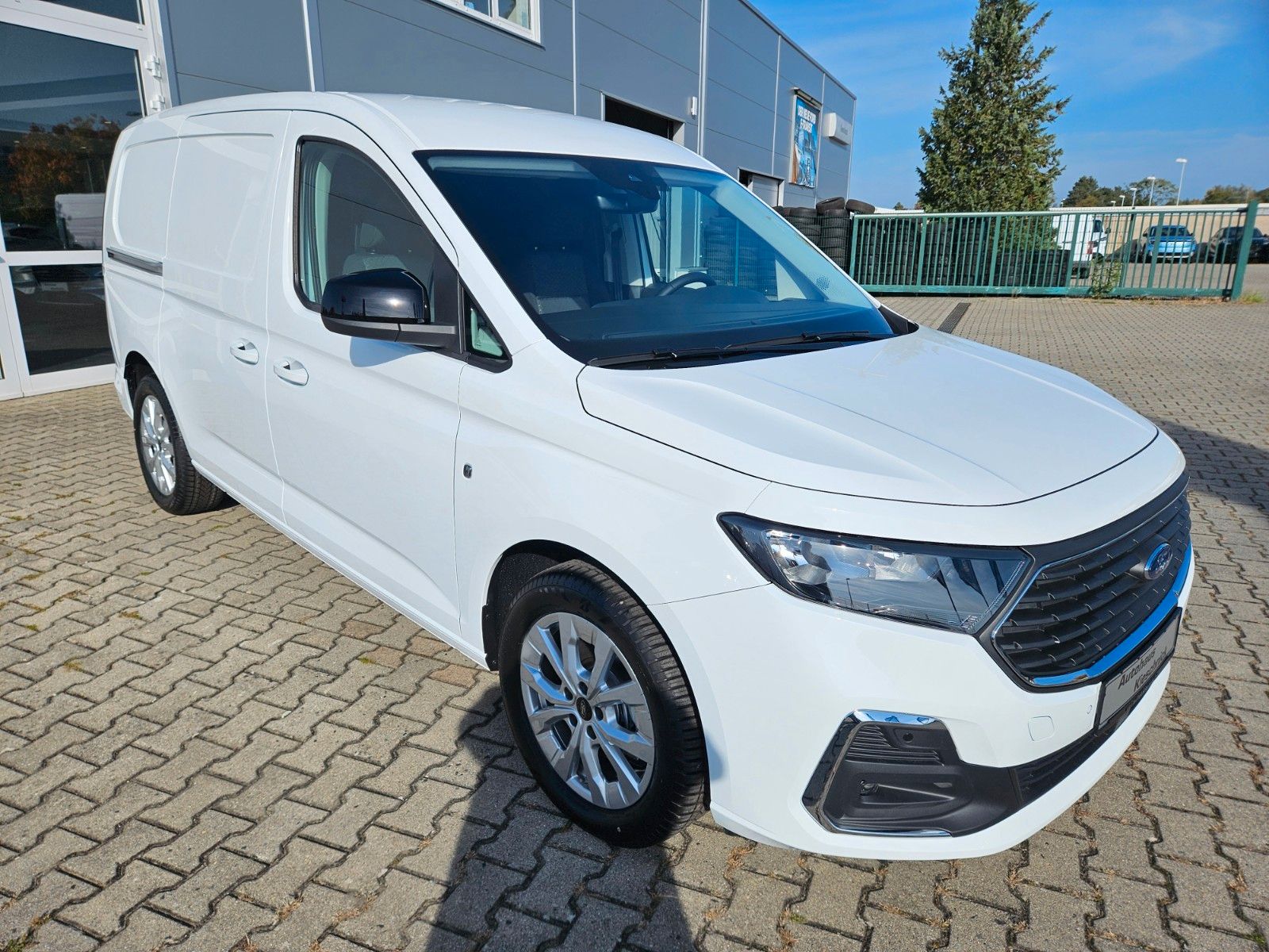 Fahrzeugabbildung Ford Transit Connect Limited L2 Kasten