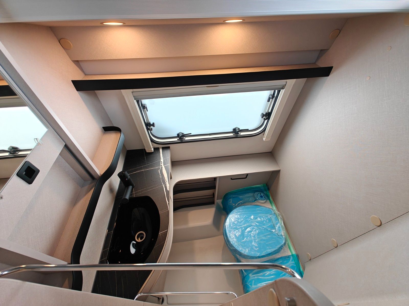 Fahrzeugabbildung HYMER / ERIBA / HYMERCAR Touring 630 Nugget Gold SD - JETZT 5.404€ SPAREN
