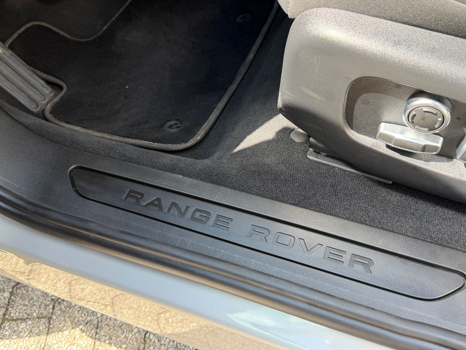 Fahrzeugabbildung Land Rover Range Rover Evoque SE Hybrid /PANO/MERIDIAN/