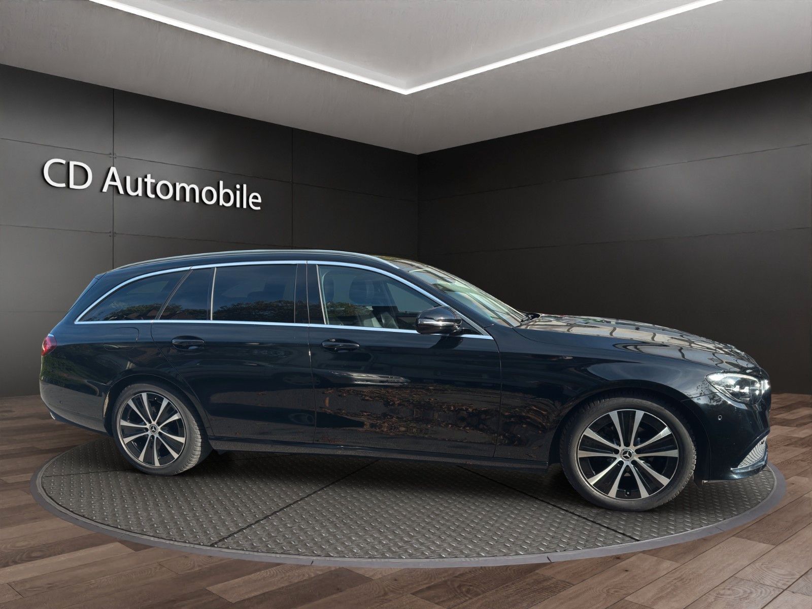 Fahrzeugabbildung Mercedes-Benz E 200 E T-Modell E 200 d