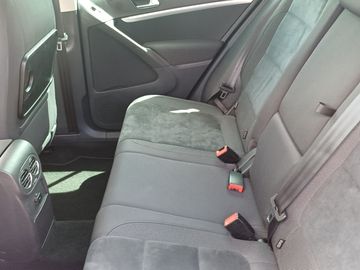 Volkswagen Tiguan - 12