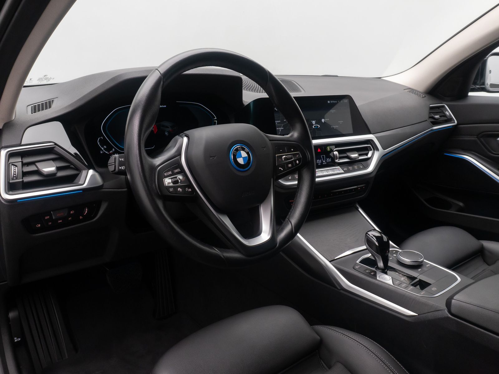 Fahrzeugabbildung BMW 320e Sport Line Alarm DAB Kamera Individual Komf