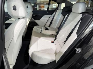 2025 BMW I5 — миниатюра 17