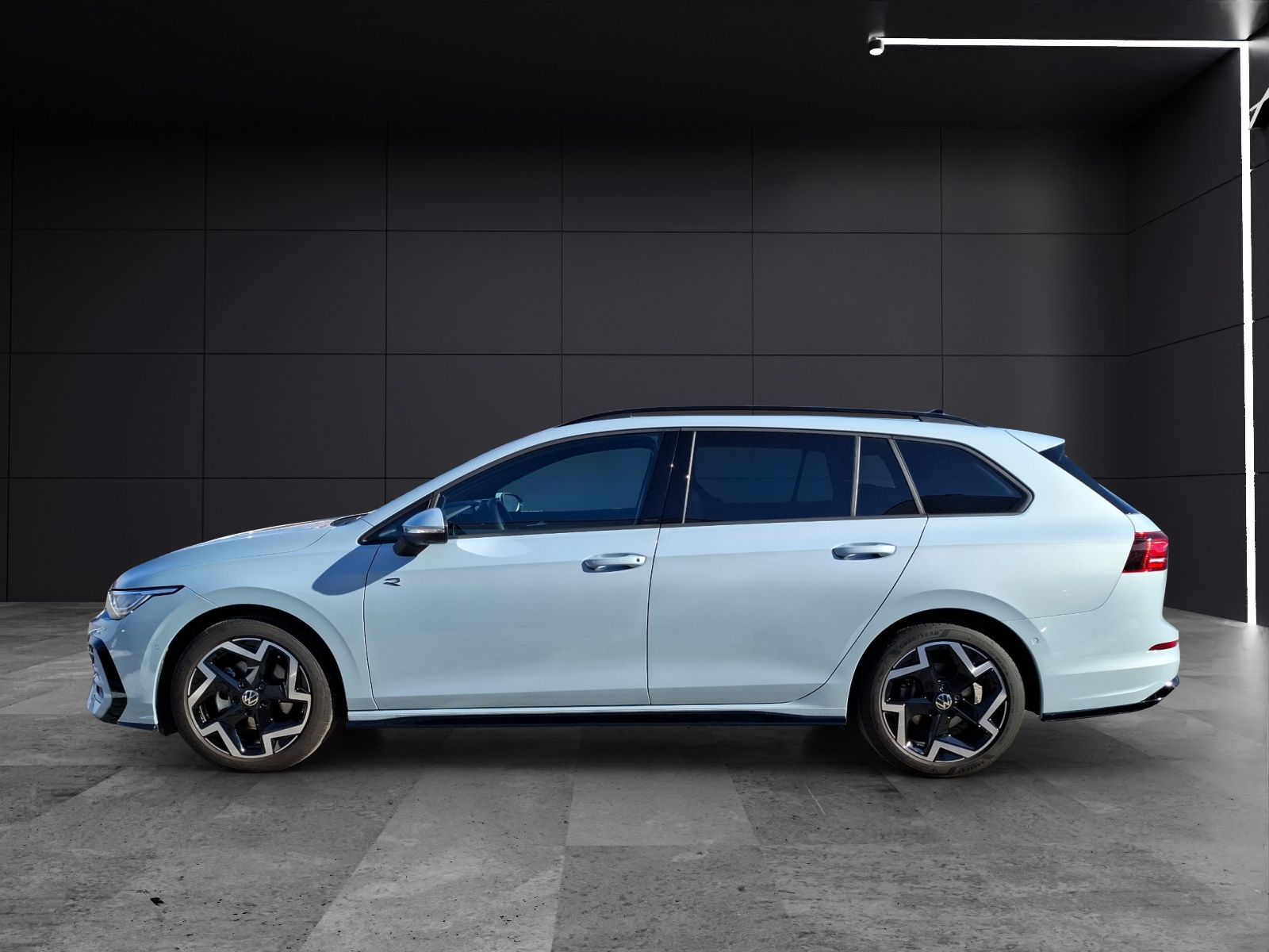 Fahrzeugabbildung Volkswagen Golf VIII Variant eTSI R-Line DSG LED AHK Navi H