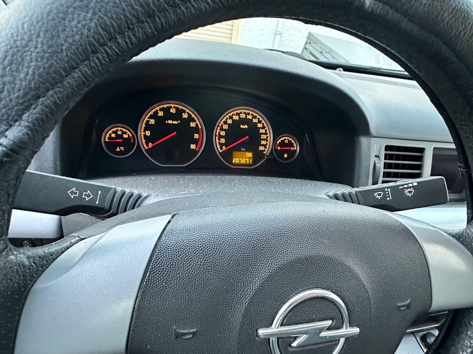 Opel Vectra 2005 — photo 10