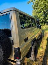 Toyota Land Cruiser  GRJ78 - Toyota Land Cruiser mit Benzin-Antrieb: Geländewagen
