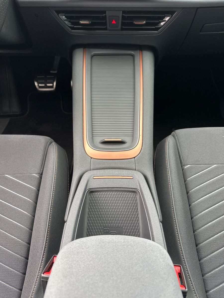 Fahrzeugabbildung CUPRA Born 150KW NAV+LED+KEYLESS+PDC+DAB+18ZOLL+58kWh