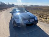 Mercedes-Benz 230 - Mercedes-Benz 230 mit Benzin-Antrieb