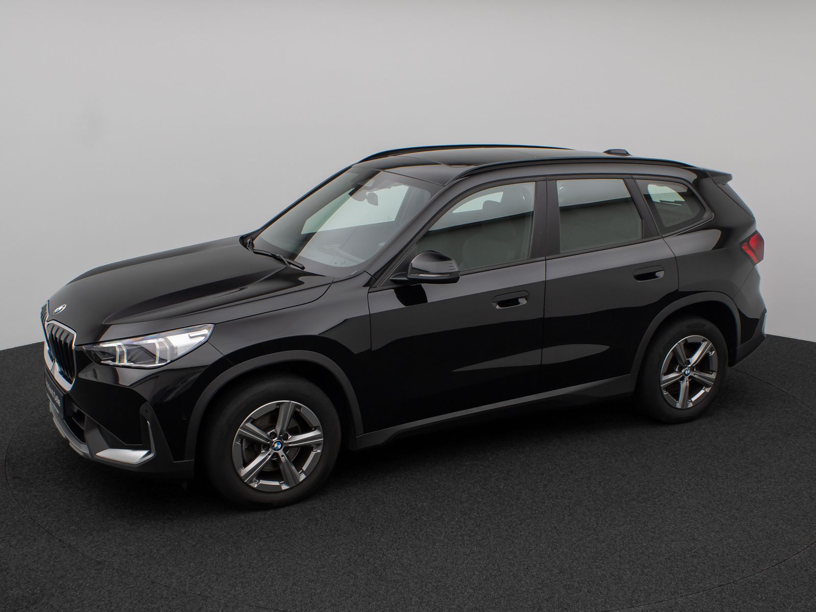 Fahrzeugabbildung BMW X1 sD18i Panorama Kamera DAB H/K Komfort Sport
