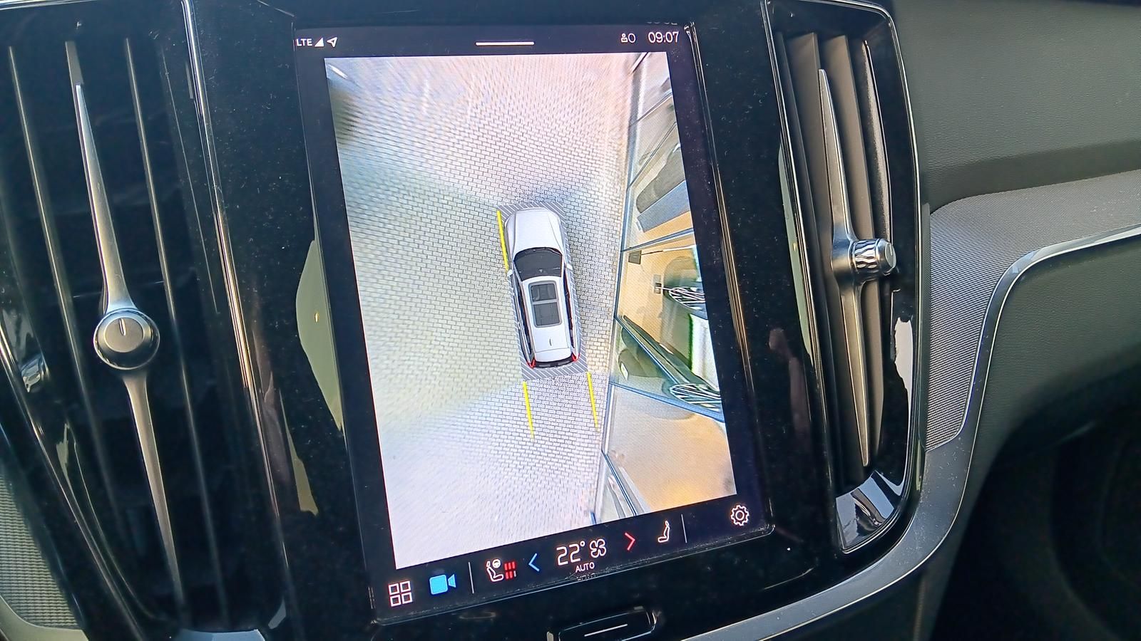 Fahrzeugabbildung Volvo V60 T6 Recharge AWD Plus Dark