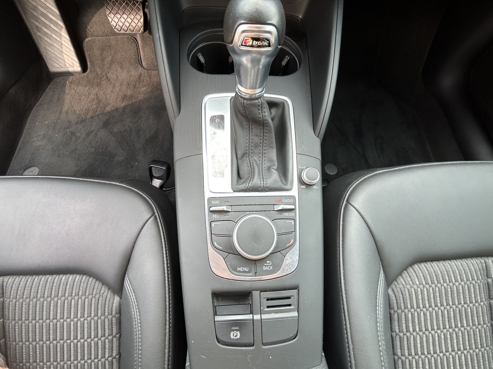 Fahrzeugabbildung Audi A3 Sportback TSI Ambiente S-tronic AHK Xenon Nav