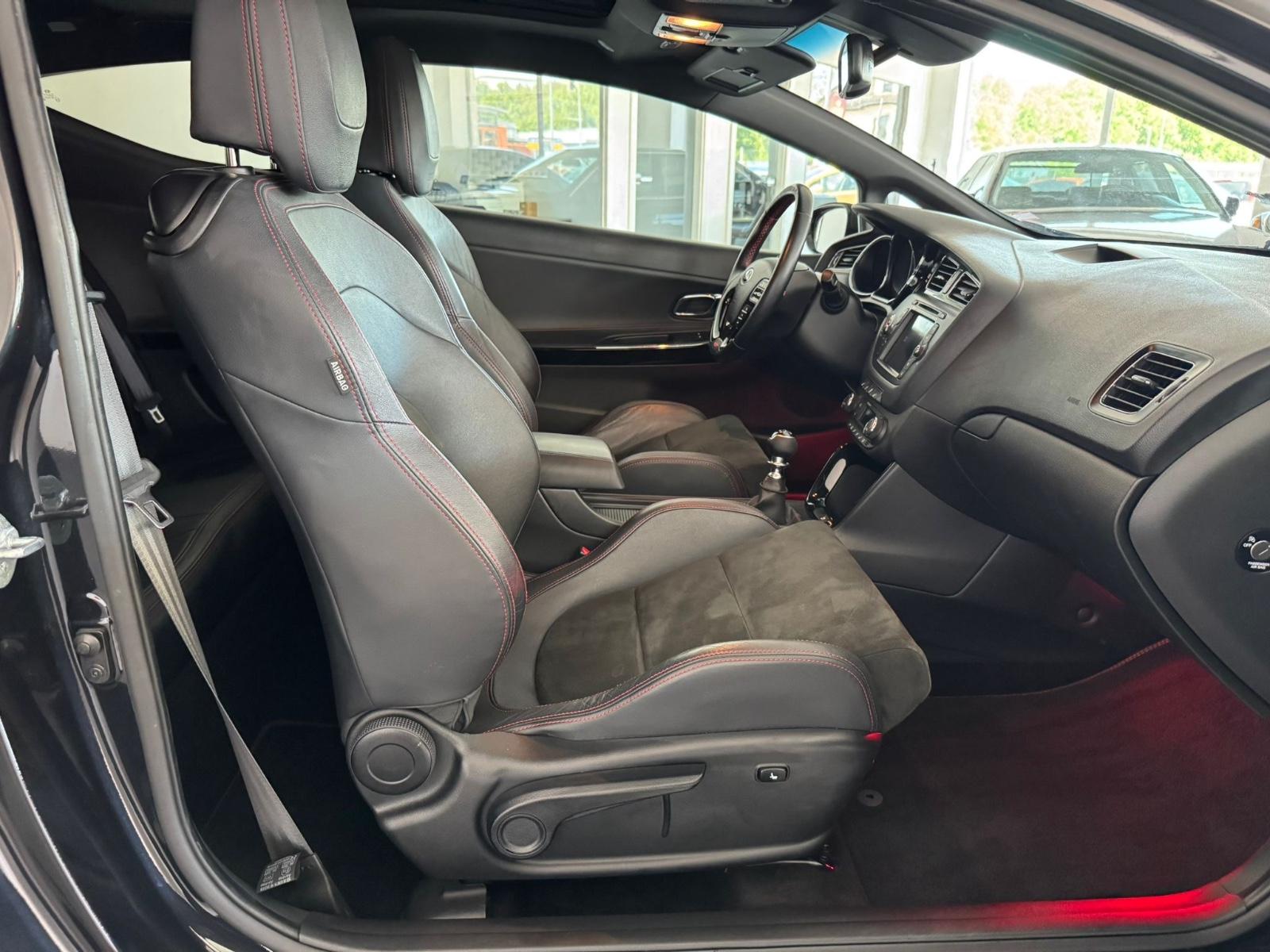 Kia ProCeed GT-Track 1.6 TGDI Voll Pano Navi TÜV NEU