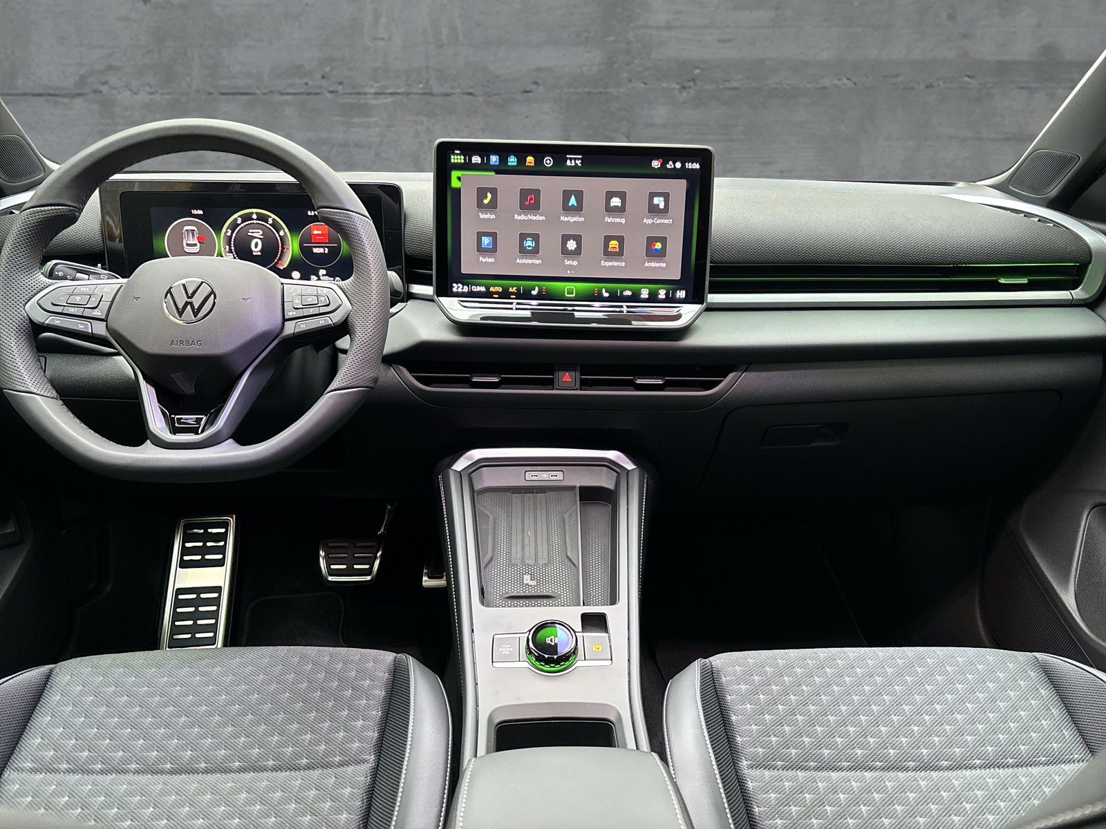Fahrzeugabbildung Volkswagen T-Roc R-Line 1.5 eTSI DSG App-Connect RFK