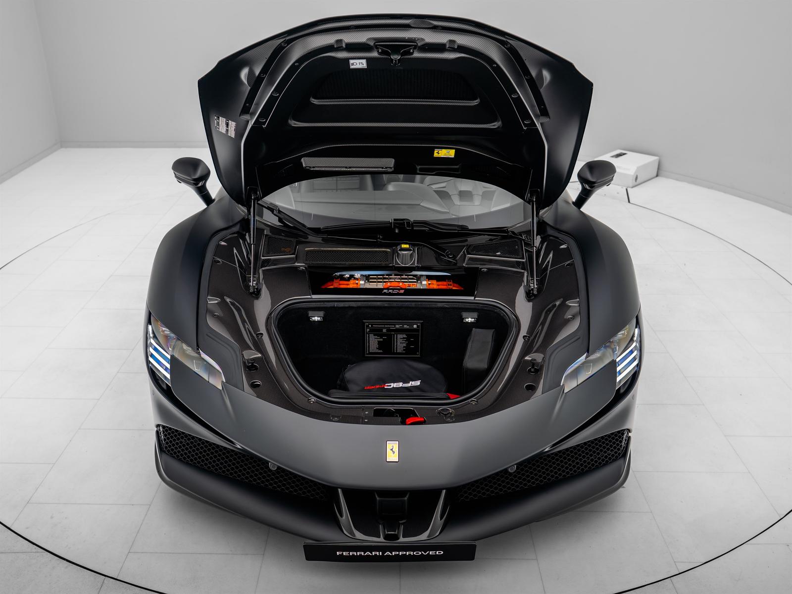 Ferrari SF90 Spider NERO OPACO - FERRARI HAMBURG