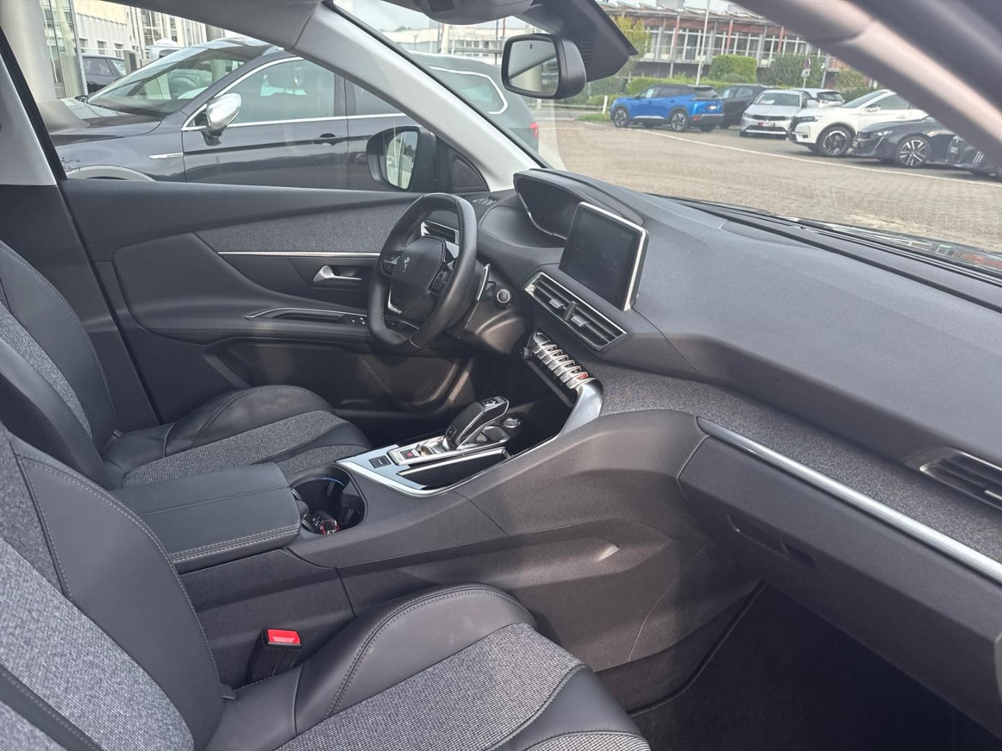 Peugeot 3008 Allure AHK-abnehmbar Navi Allwetter (neu)36