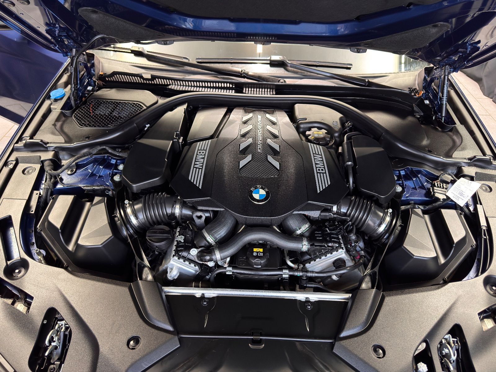 Fahrzeugabbildung BMW M550i Lim. xDrive|LASER|HEAD-UP|AHK|SCHIEBEDACH|