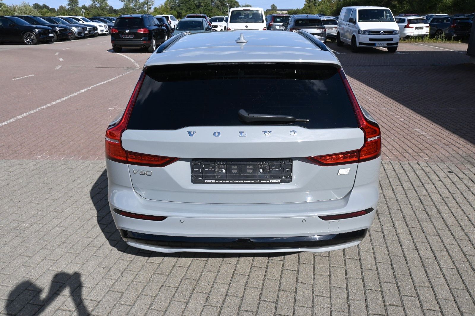 Fahrzeugabbildung Volvo V60 T6 Plus Dark AWD*AHK*Elekt.Sitze*75KM RW*