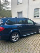 Mercedes-Benz GL 350 BlueTEC 4MATIC - - blaue Mercedes-Benz GL-Klasse