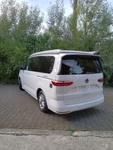 Volkswagen T7 California - Volkswagen T7 California mit Panoramadach