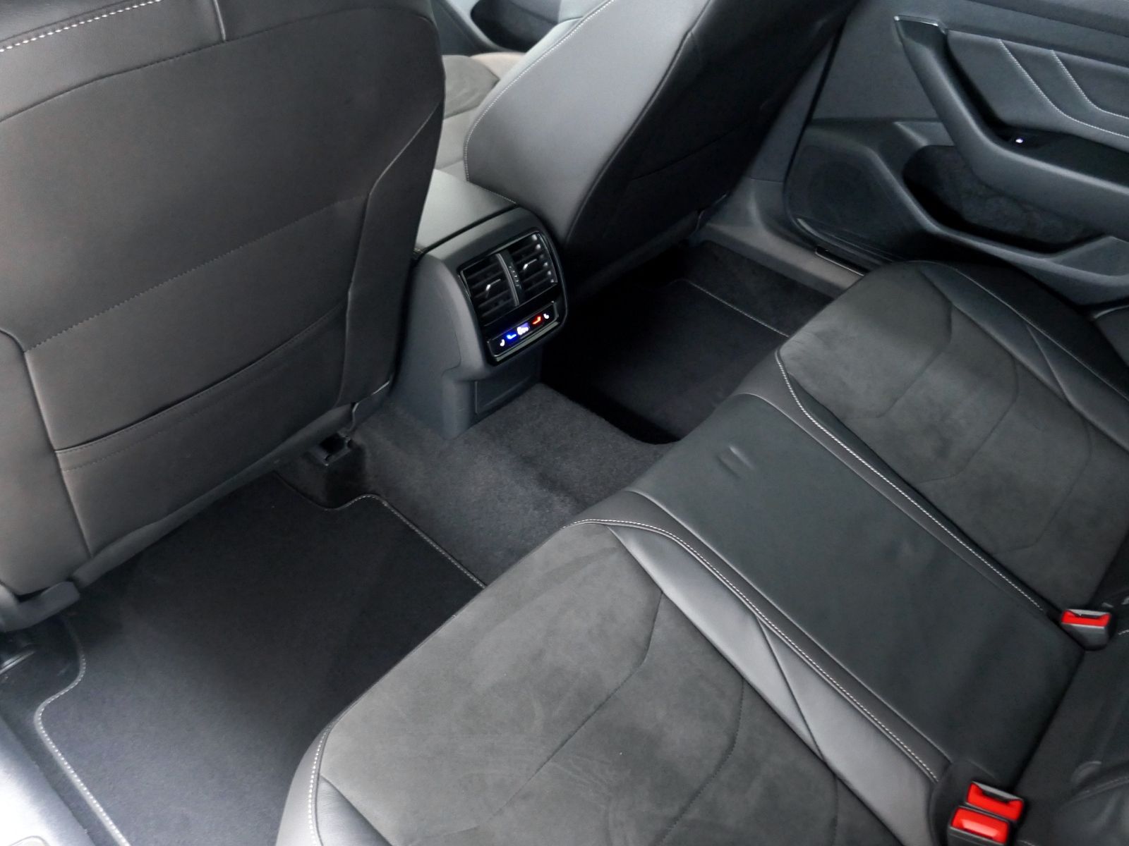 Fahrzeugabbildung Volkswagen Arteon SB R-Line 1.4 eHybrid DSG | LED AHK RFK