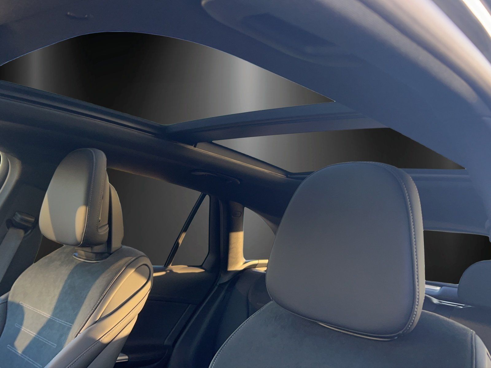 Fahrzeugabbildung Mercedes-Benz GLC 300 de 4M+AMG-Line+PSD+AHK+Memory+DISTRONIC