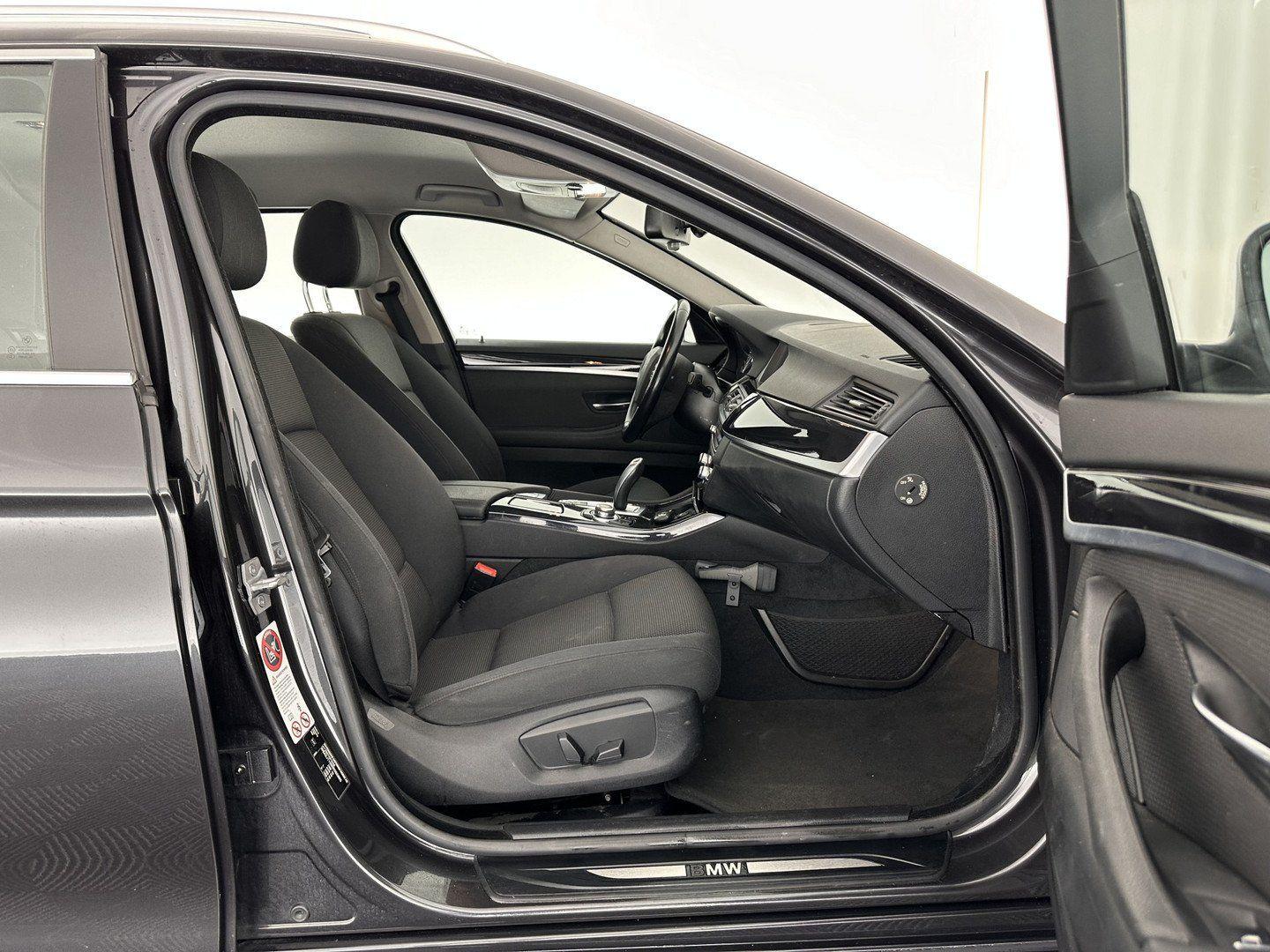 BMW 518 2014 — photo 12