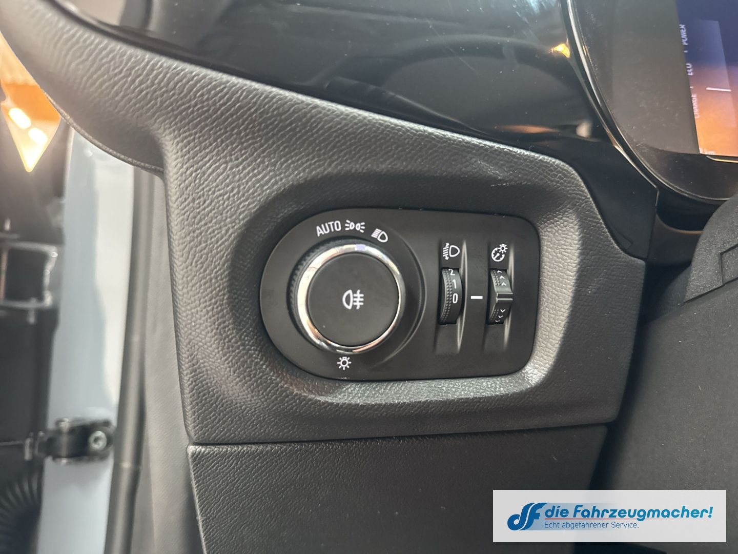 Fahrzeugabbildung Opel Corsa-e *SHZ 11KW Wärmepumpe Alu*Digitales Cockp