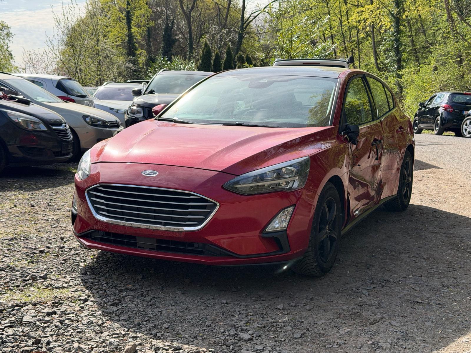 Ford Focus Lim.  PANO VOLL FAHRBEREIT WENIG KM