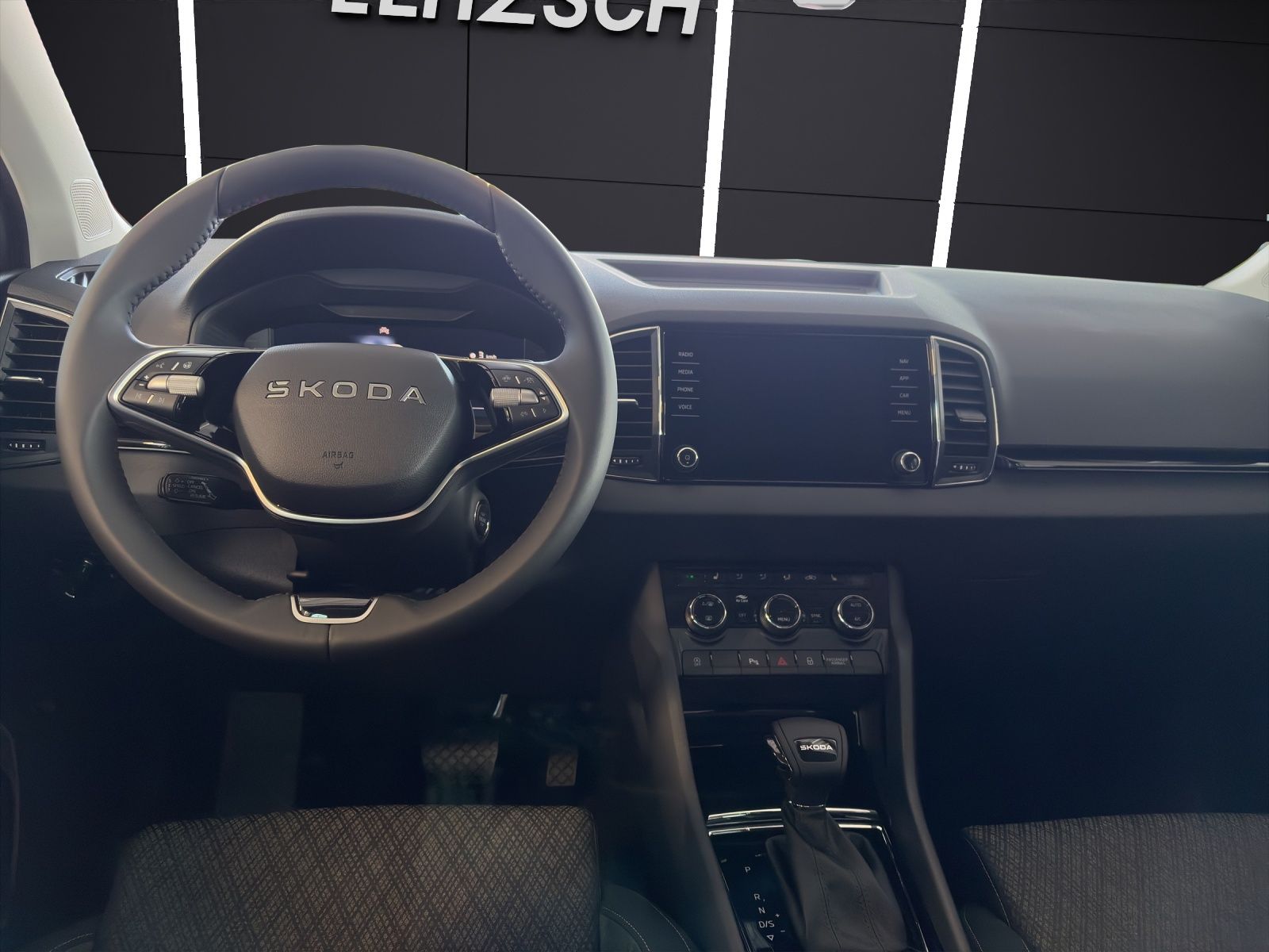 Fahrzeugabbildung SKODA Karoq 1.5 TSI Balance DSG MATRIX AHK ACC 3 J ASG