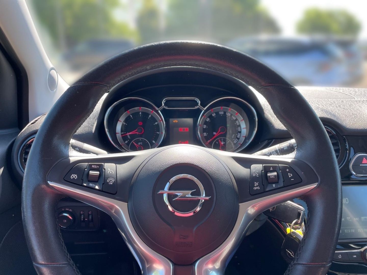 Fahrzeugabbildung Opel Adam 1.4 Jam Sitz und Lenkradheizung Parksensore