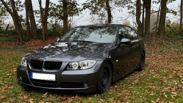 BMW 320i - E90