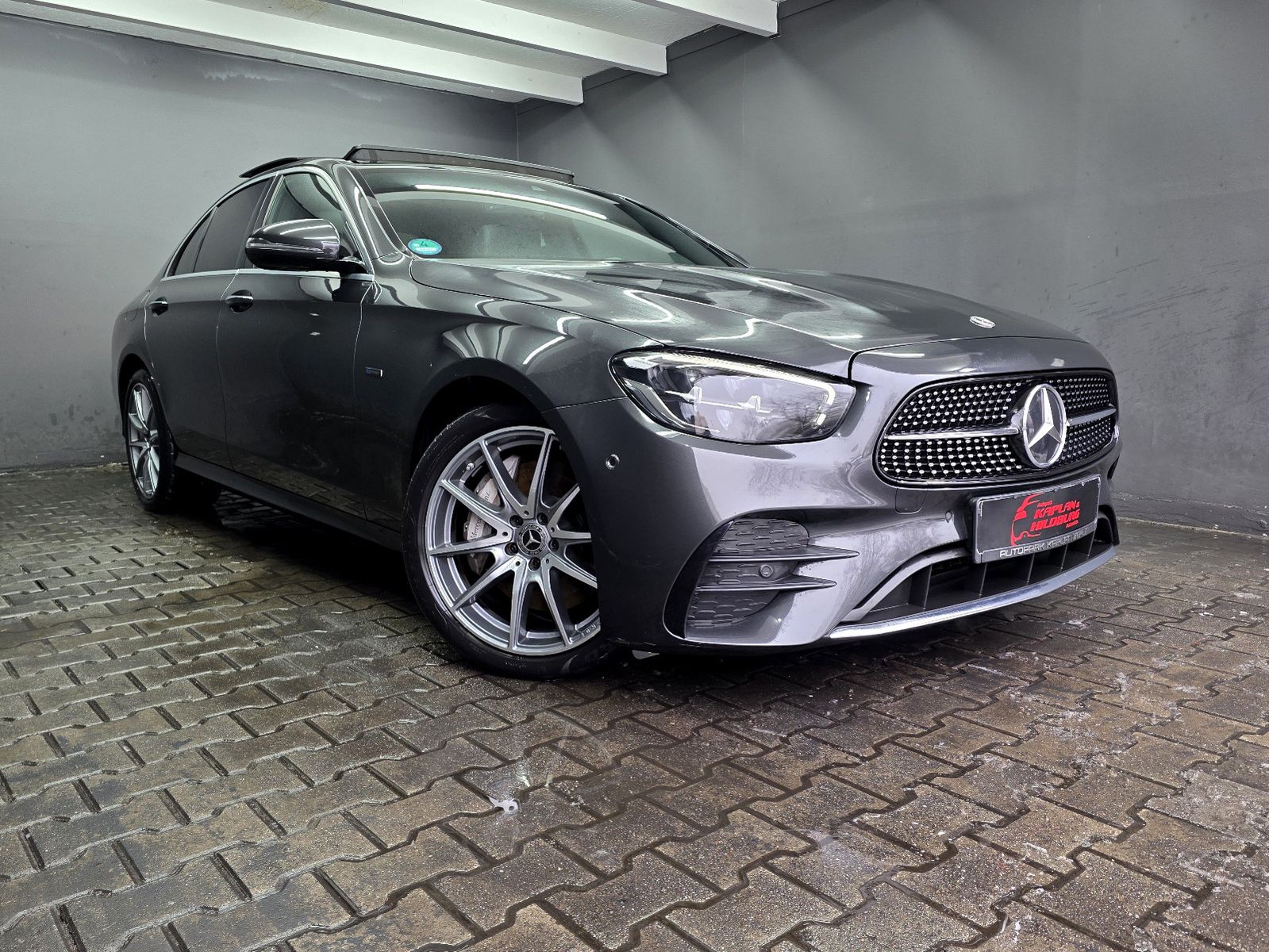 Mercedes-Benz E 300 e, AMG LINE, PANO, R-KAMERA, KEYLESS, LED imagem 3
